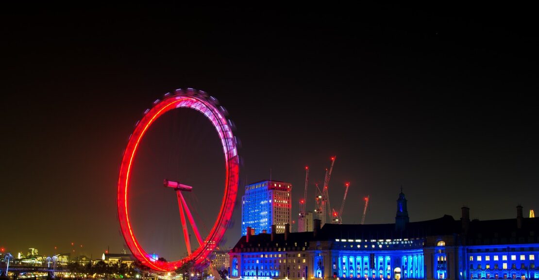 Night time pic of the London Eye along the river Thames