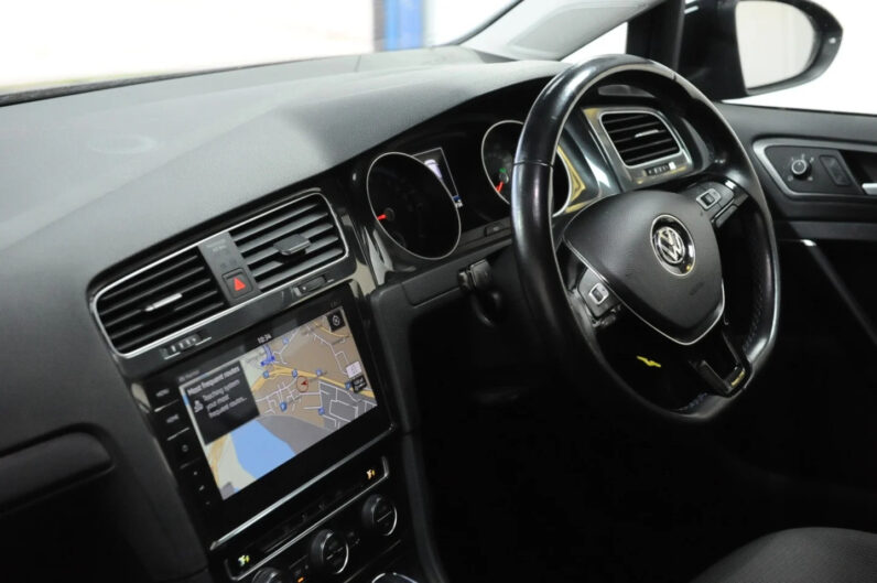 VOLKSWAGEN E-GOLF