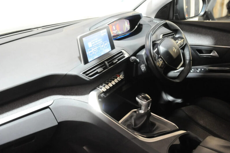 PEUGEOT 3008 BLUEHDI ALLURE
