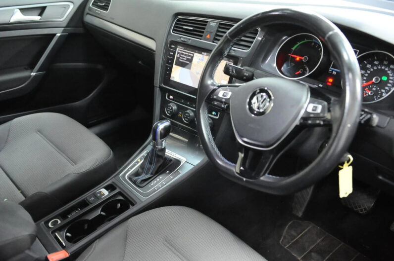 VOLKSWAGEN E-GOLF