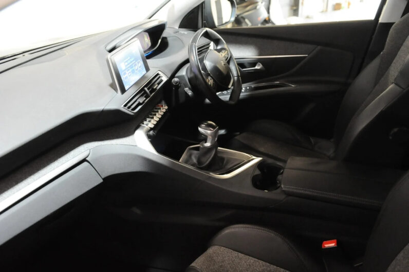 PEUGEOT 3008 BLUEHDI ALLURE