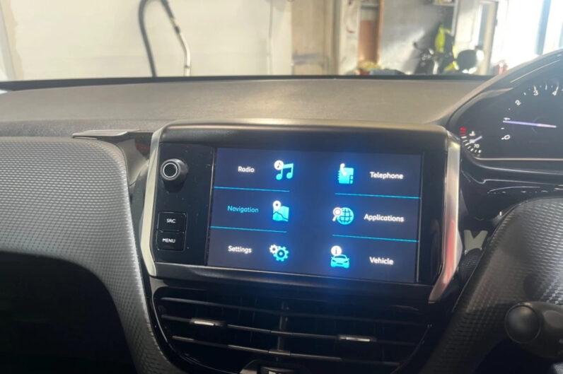 PEUGEOT 208 S/S TECH EDITION