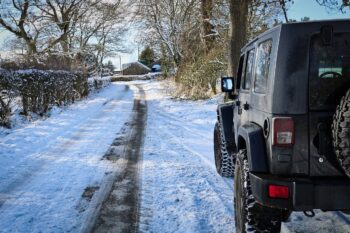 Jeep 4wd car in snow