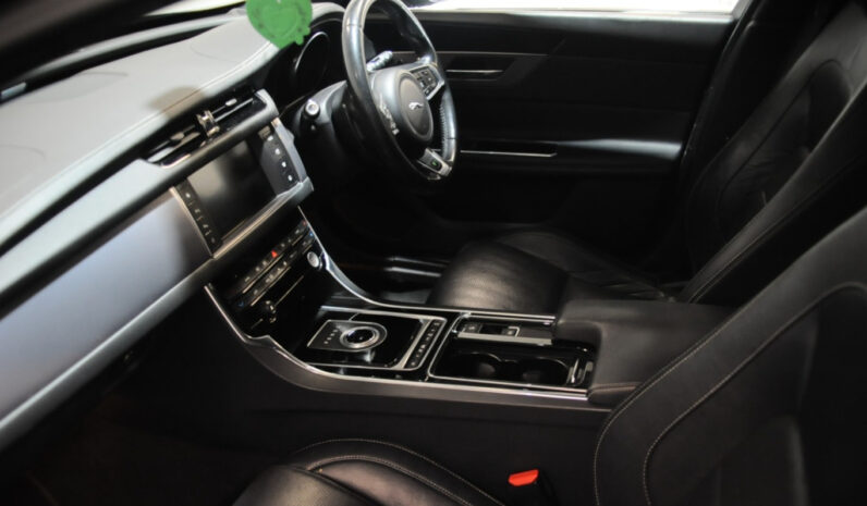 JAGUAR XF R-SPORT