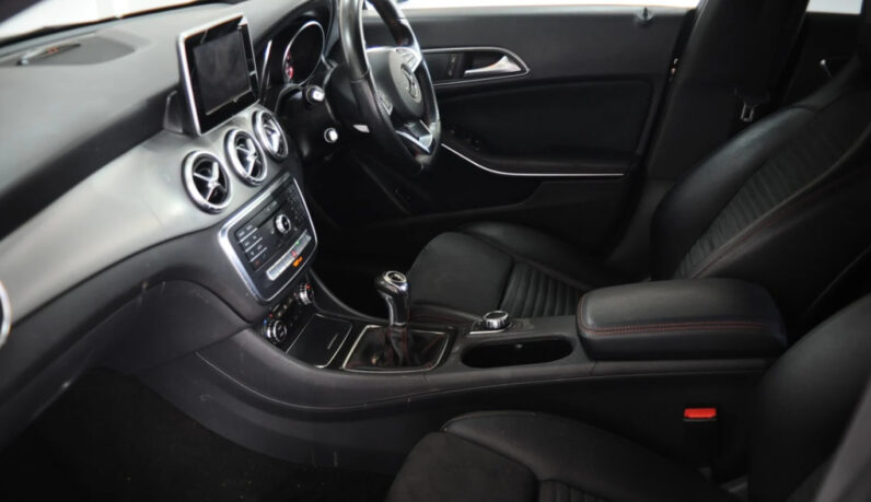MERCEDES-BENZ CLA 180 AMG LINE