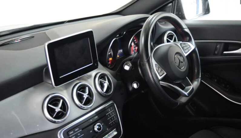 MERCEDES-BENZ CLA 180 AMG LINE