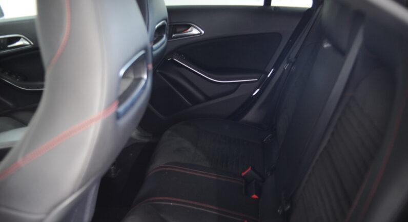 MERCEDES-BENZ CLA 180 AMG LINE