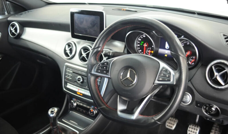 MERCEDES-BENZ CLA 180 AMG LINE