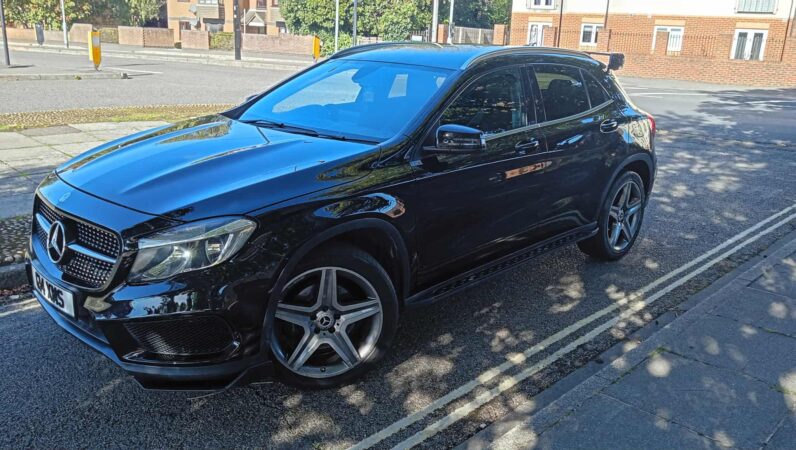 MERCEDES-BENZ GLA 220 D 4MATIC AMG LINE